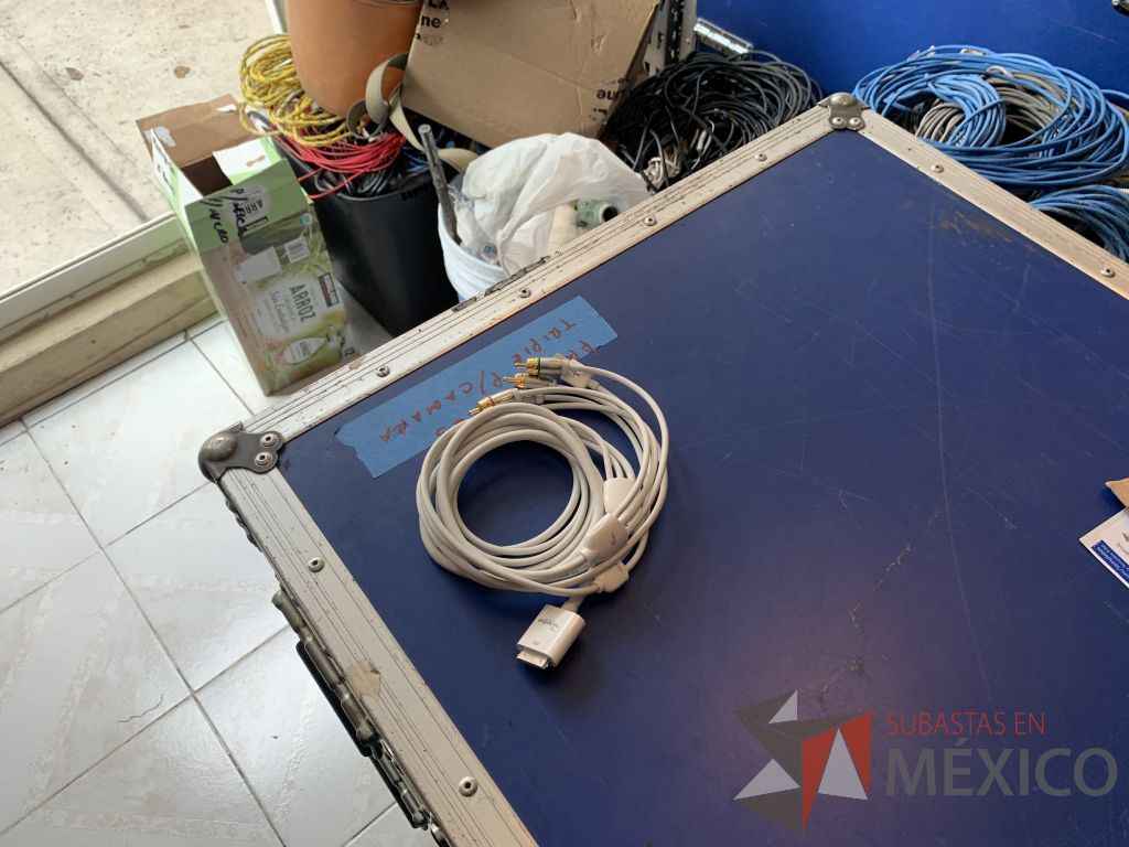 Lote 133 - 1 cable AV/USB p/IPAD,2 adaptadores minidisplay a VGA, 6 divisores VGA de 2 vias... - Imagen 17