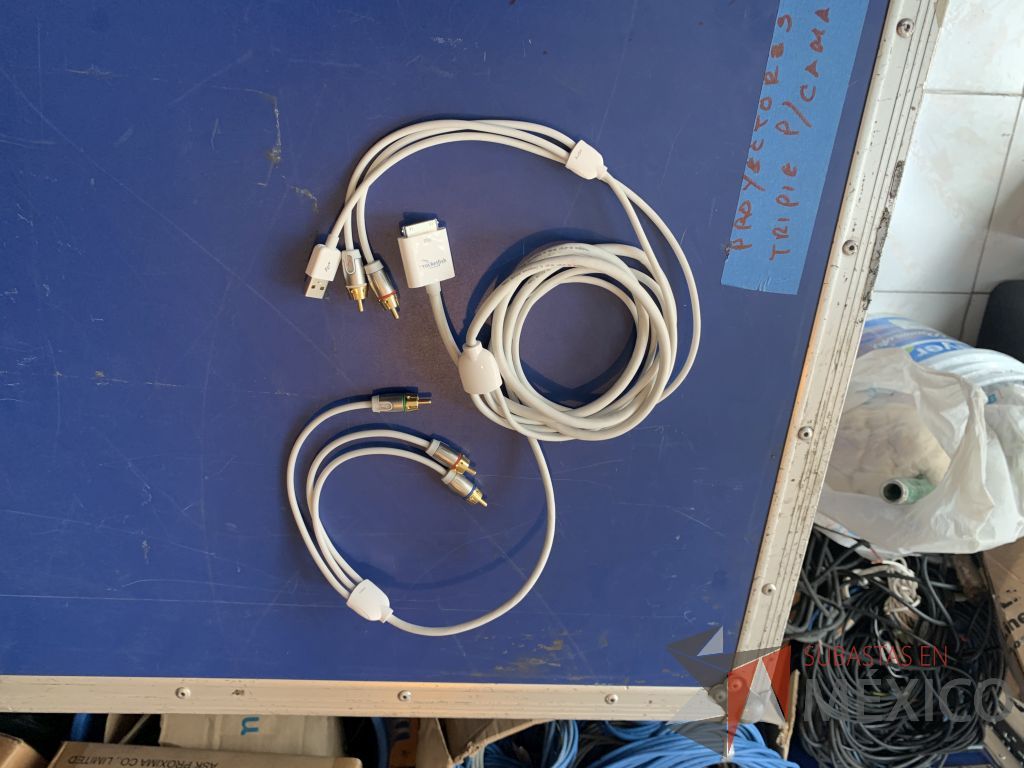 Lote 133 - 1 cable AV/USB p/IPAD,2 adaptadores minidisplay a VGA, 6 divisores VGA de 2 vias... - Imagen 19