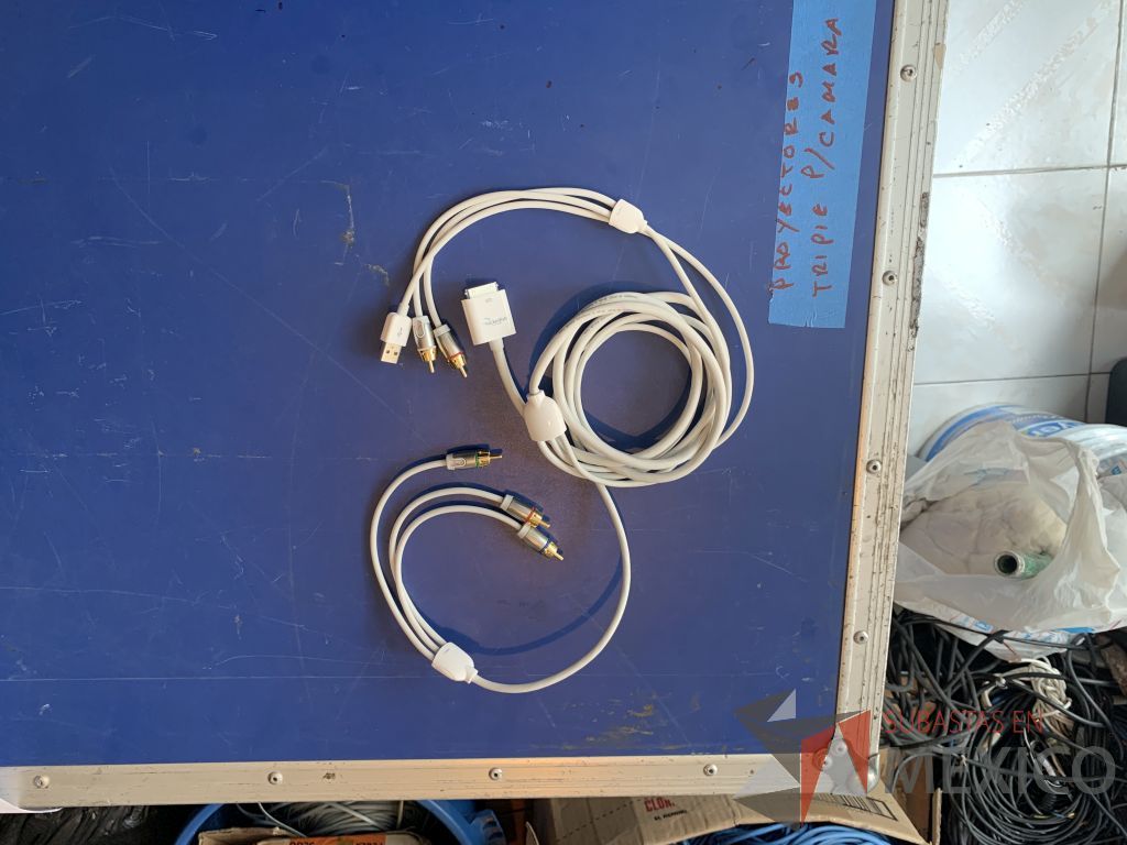Lote 133 - 1 cable AV/USB p/IPAD,2 adaptadores minidisplay a VGA, 6 divisores VGA de 2 vias... - Imagen 20