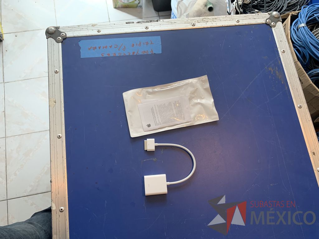 Lote 133 - 1 cable AV/USB p/IPAD,2 adaptadores minidisplay a VGA, 6 divisores VGA de 2 vias... - Imagen 10