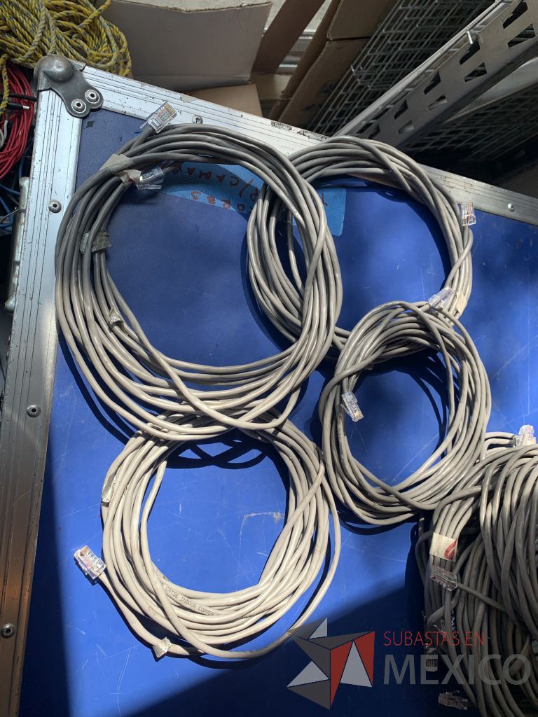 Lote 122 - 1/2 bobina de cable UTP 5E 160 mts aprox. Marca WAM y 39 cales gris de datos marca Cooper - Imagen 12