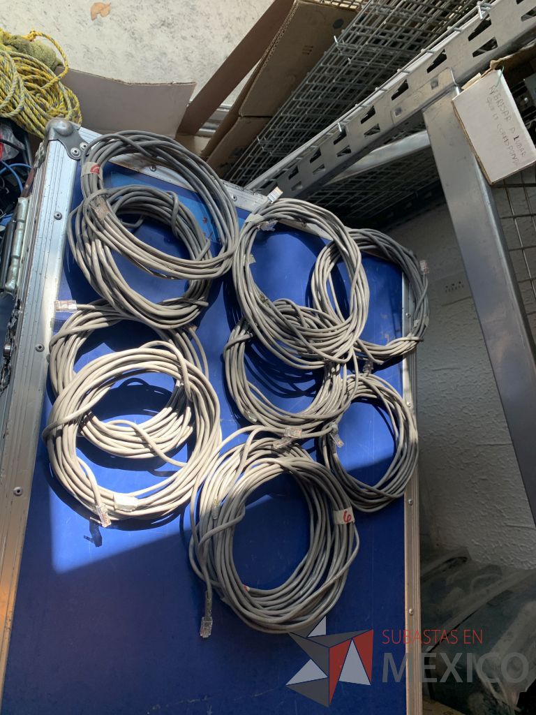 Lote 122 - 1/2 bobina de cable UTP 5E 160 mts aprox. Marca WAM y 39 cales gris de datos marca Cooper - Imagen 18