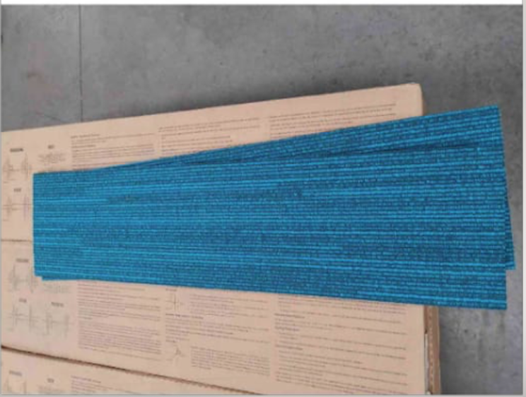 Lote 012 - 400 piezas de alfombra modular color azul, Modelo: QE078U6, 82.8 m2