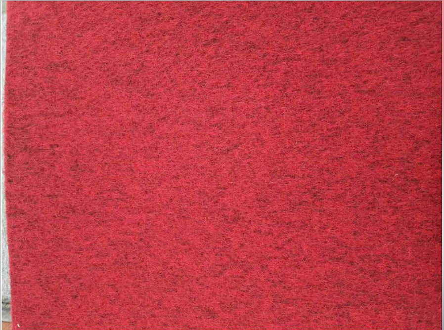 Lote 066 - 6 piezas de alfombra modular color rojo y 12 de piezas de alfombra modular color naranja, 1.6 m2