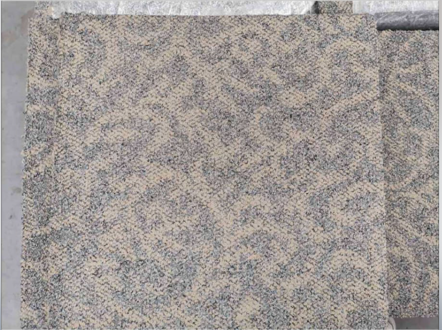 Lote 051 -62 piezas de alfombra modular amarillo y azul, 18.3 m2