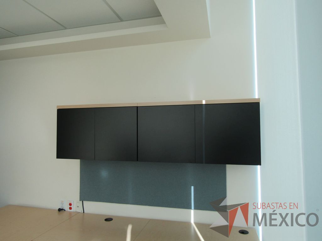 Lote 095 - Escritorio en herradura con gabinete superior - Imagen 8