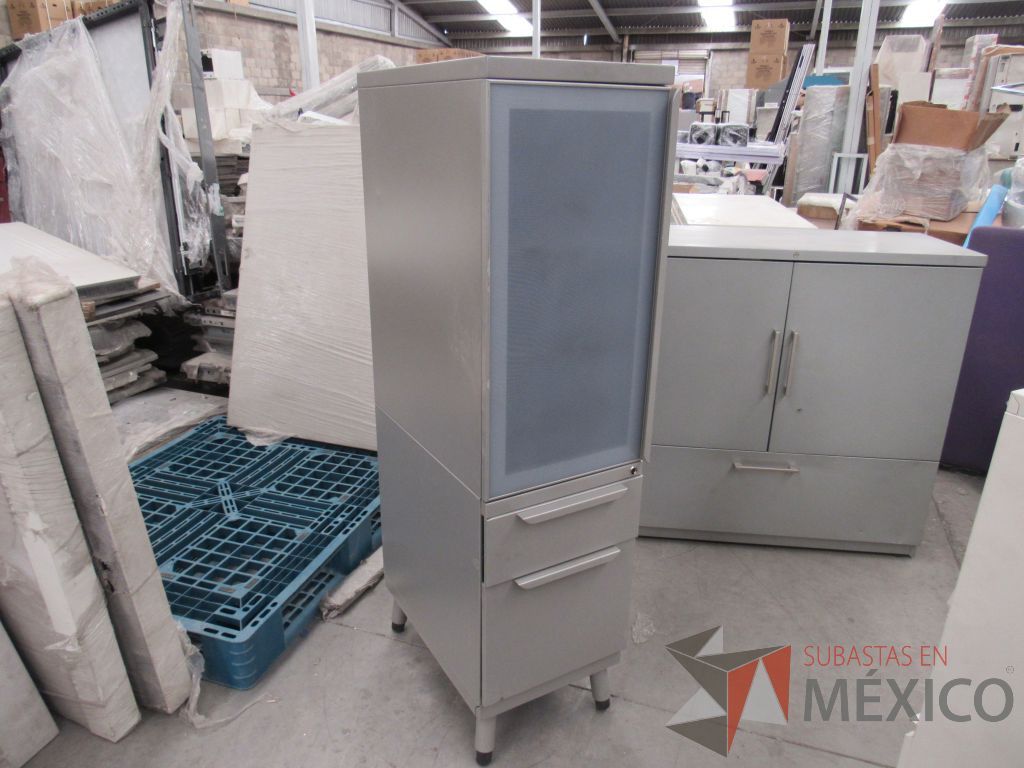 Lote 006 - Gabinete con 1 puerta y 2 cajones color gris. - Imagen 5