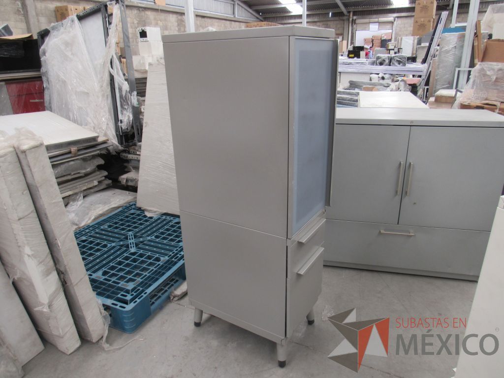 Lote 006 - Gabinete con 1 puerta y 2 cajones color gris. - Imagen 7