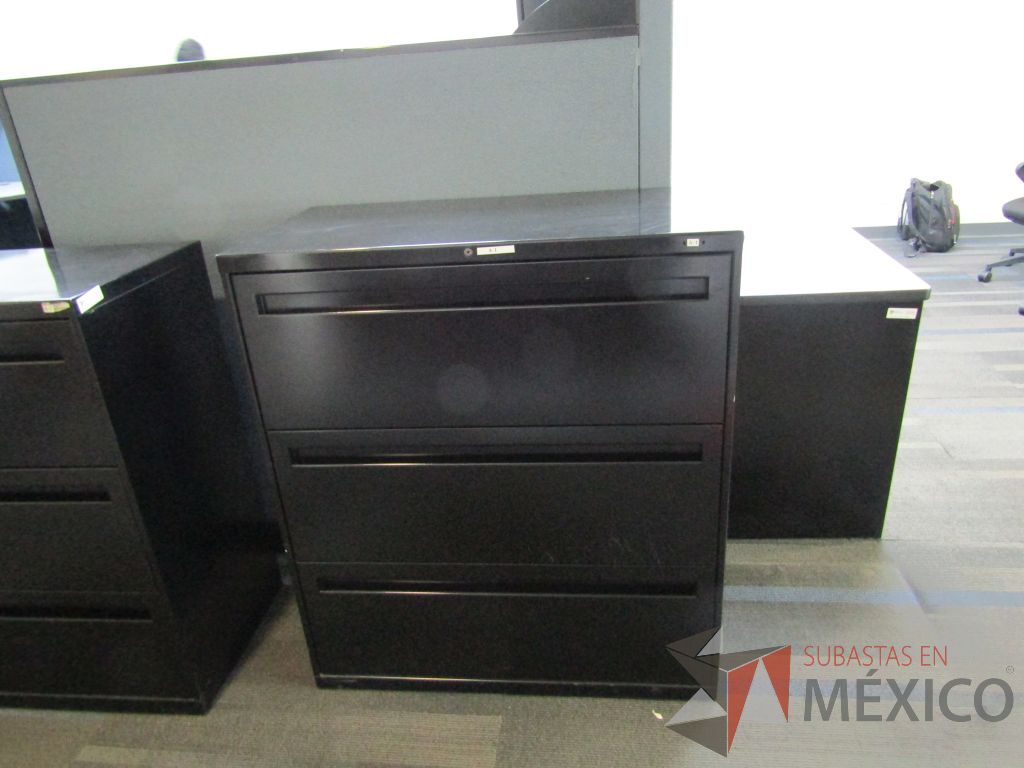 Lote 056 - Archivero horizontal metálico de 3 cajones color negro