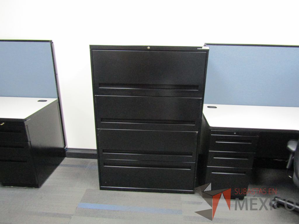 Lote 133 - Archivero horizontal metálico de 3 cajones y 1 gavetas color negro