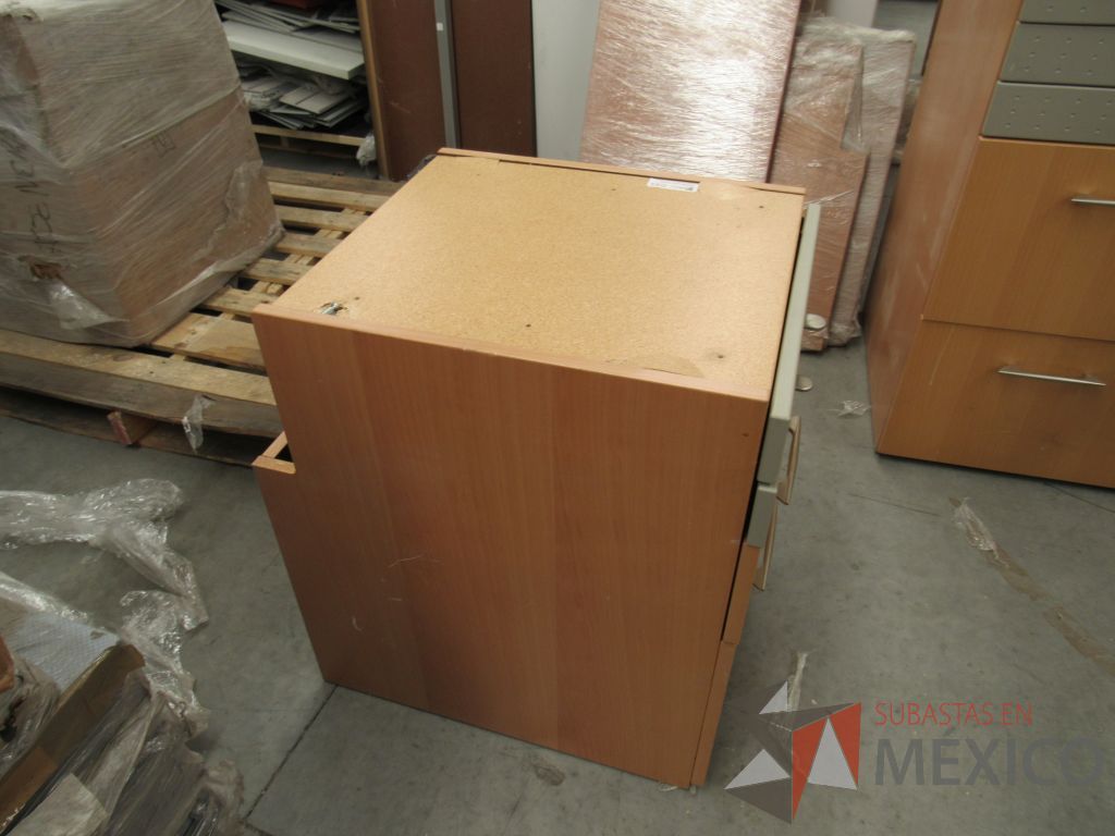 Lote 001 - Gabinete alto con 5 cajones y 2 puertas y Archivero vertical con 4 cajones - Imagen 13