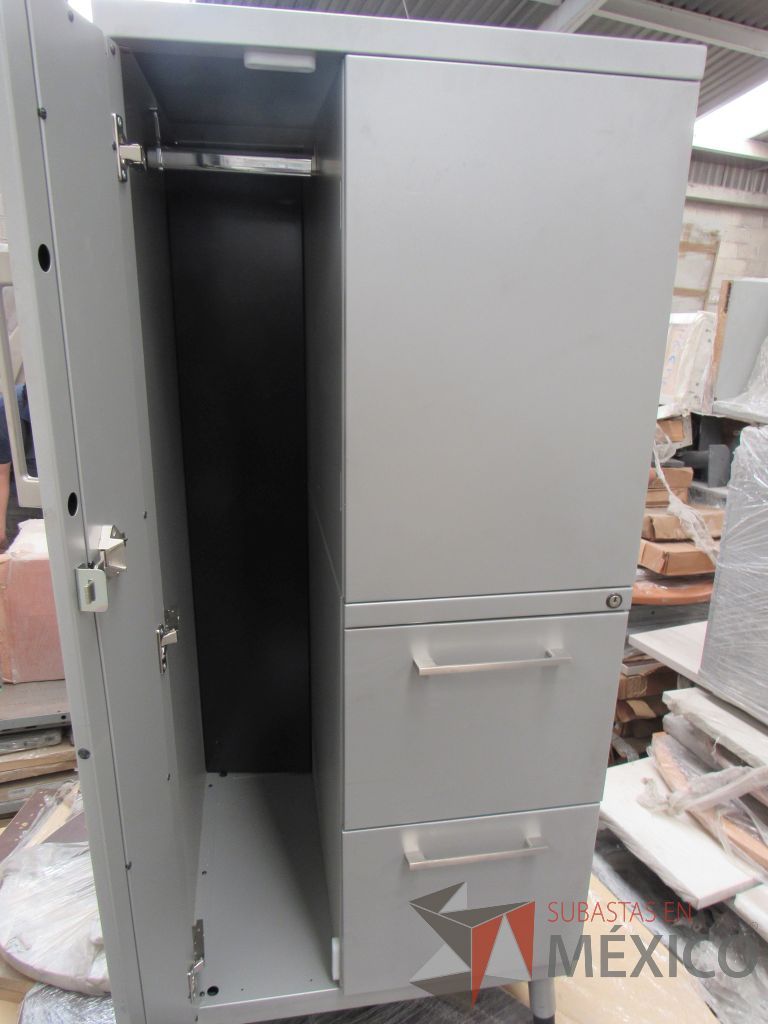Lote 002 - 2 Gabinetes metálicos altos con 2 cajones y 1 puerta. - Imagen 6