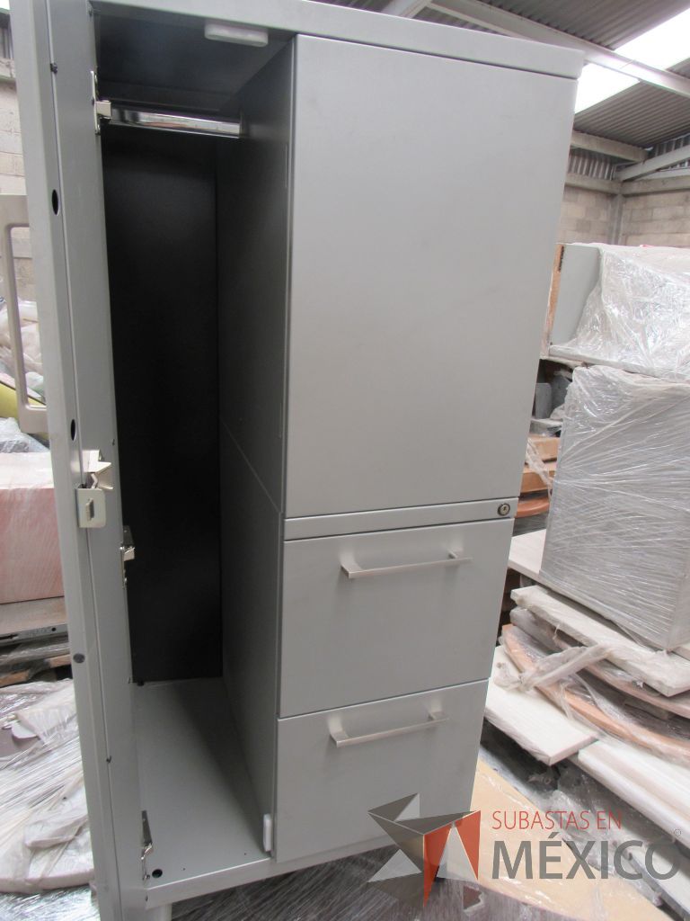 Lote 002 - 2 Gabinetes metálicos altos con 2 cajones y 1 puerta. - Imagen 7