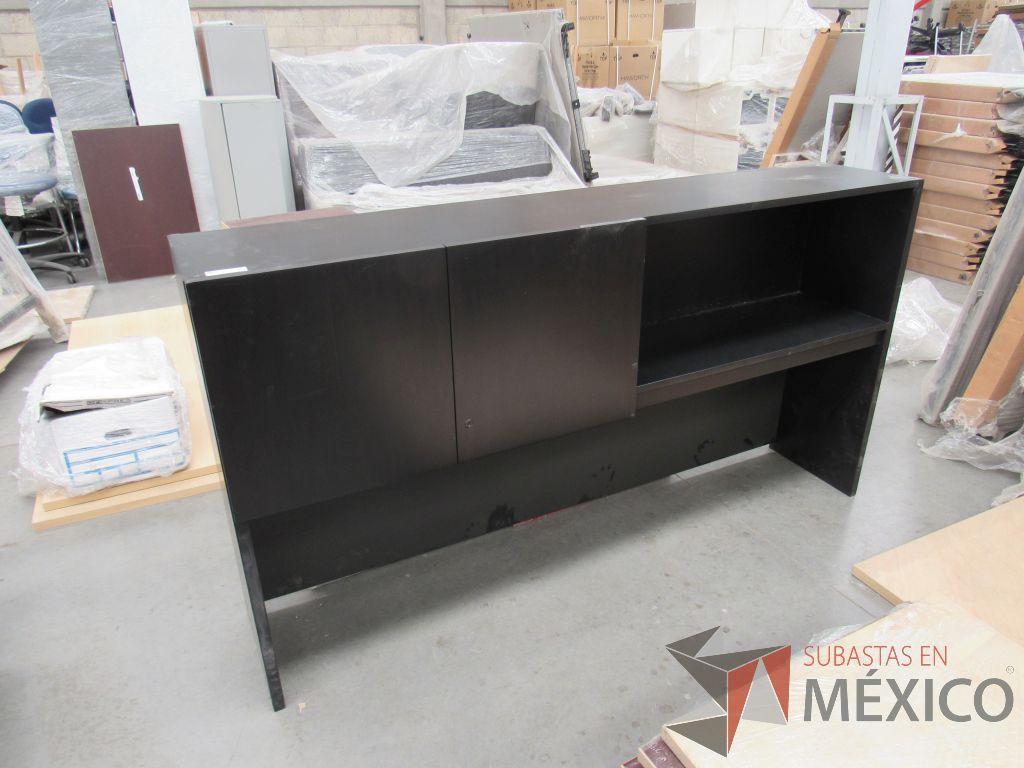 Lote 057 - Gabinete superior con 2 puertas y 1 entrepaño color negro. - Imagen 2