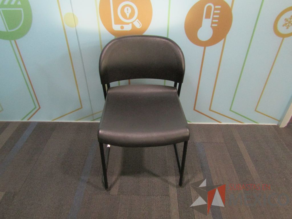Lote 005 - 4 Sillas para visitas, asiento y respaldo liso color negro