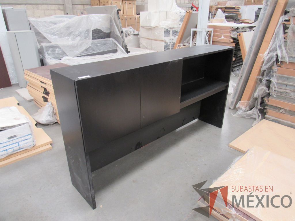 Lote 057 - Gabinete superior con 2 puertas y 1 entrepaño color negro. - Imagen 4