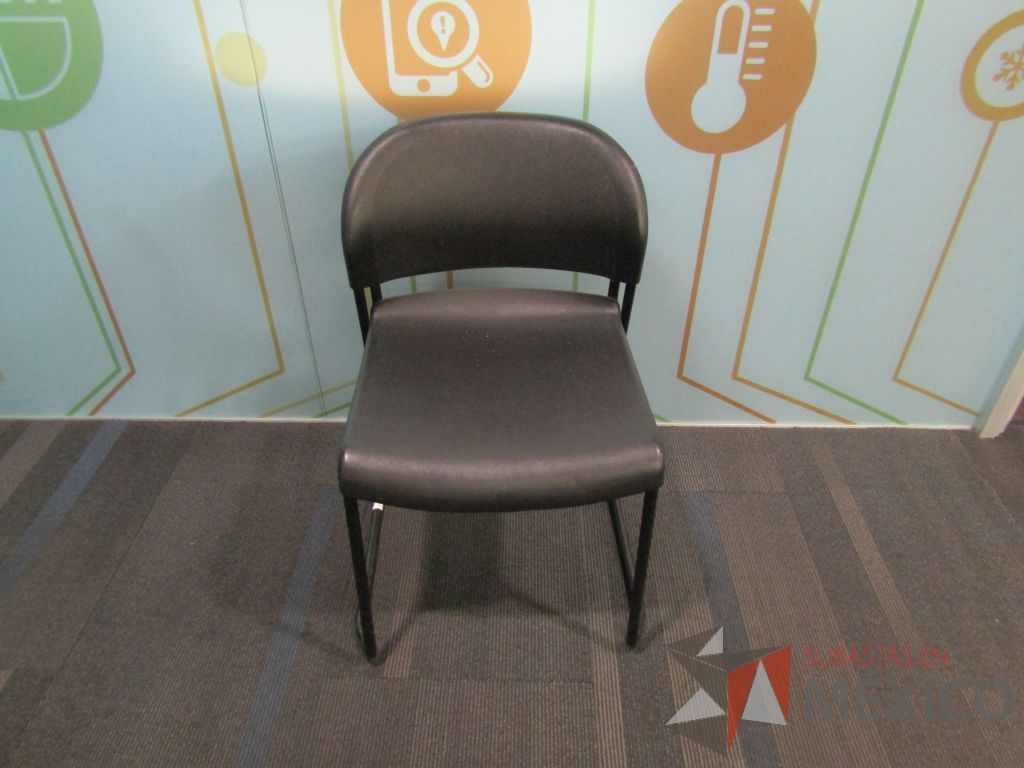 Lote 005 - 4 Sillas para visitas, asiento y respaldo liso color negro - Imagen 6