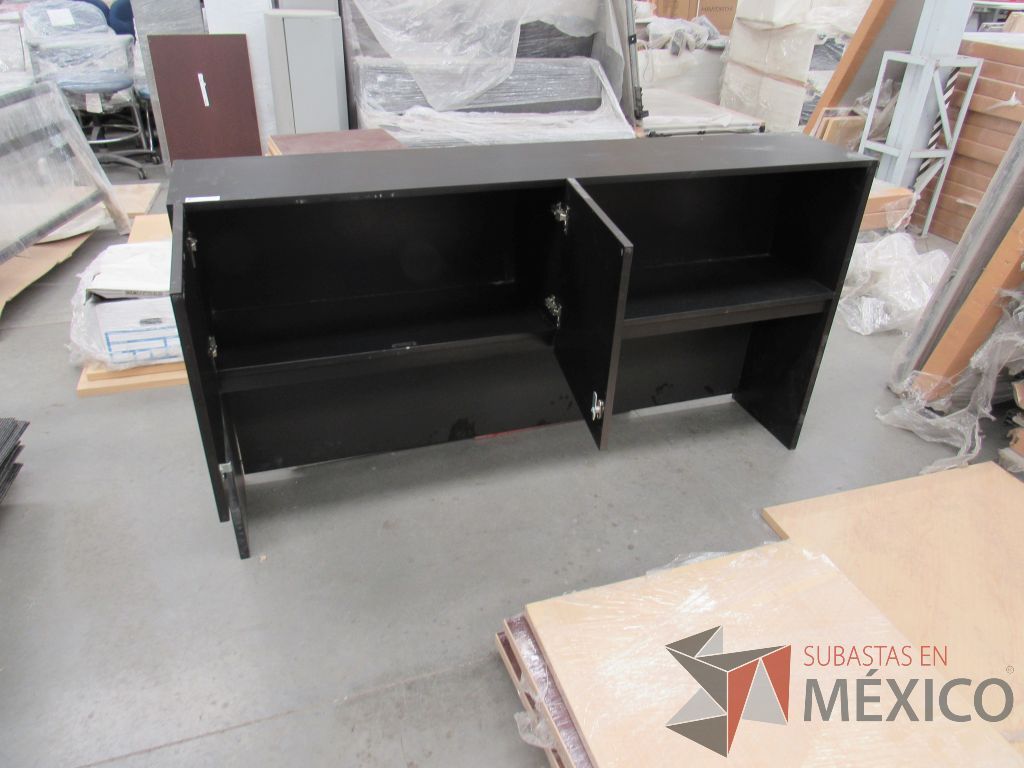 Lote 057 - Gabinete superior con 2 puertas y 1 entrepaño color negro. - Imagen 7