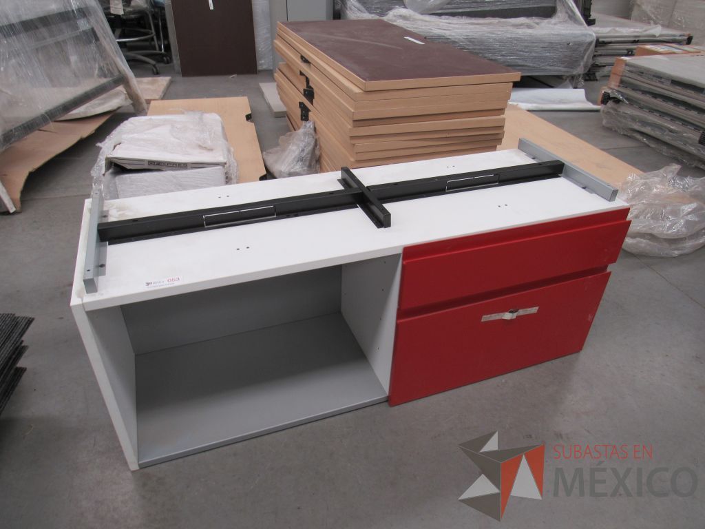 Lote 022 - Credenza con 2 cajones rojos. - Imagen 2