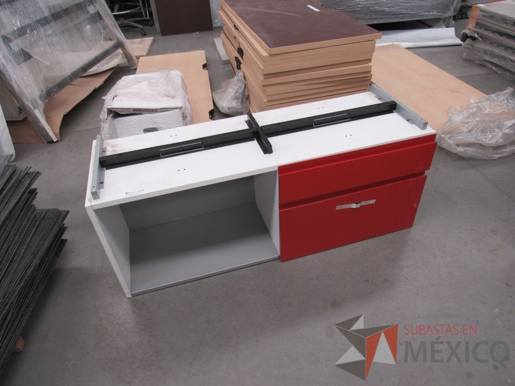 Lote 022 - Credenza con 2 cajones rojos. - Imagen 4