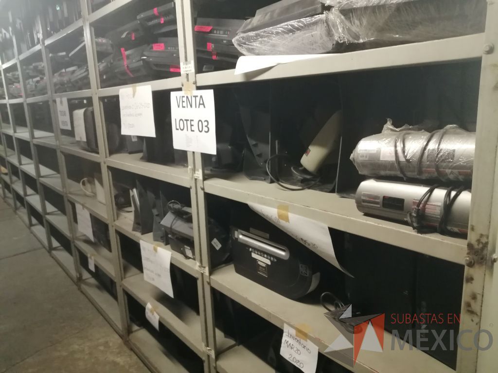 Lote 003 - Lote de 278 bienes diversos (Sillones, botiquines, trituradoras de papel, lámparas de "luz negra", loncheras metálicas...) - Imagen 18
