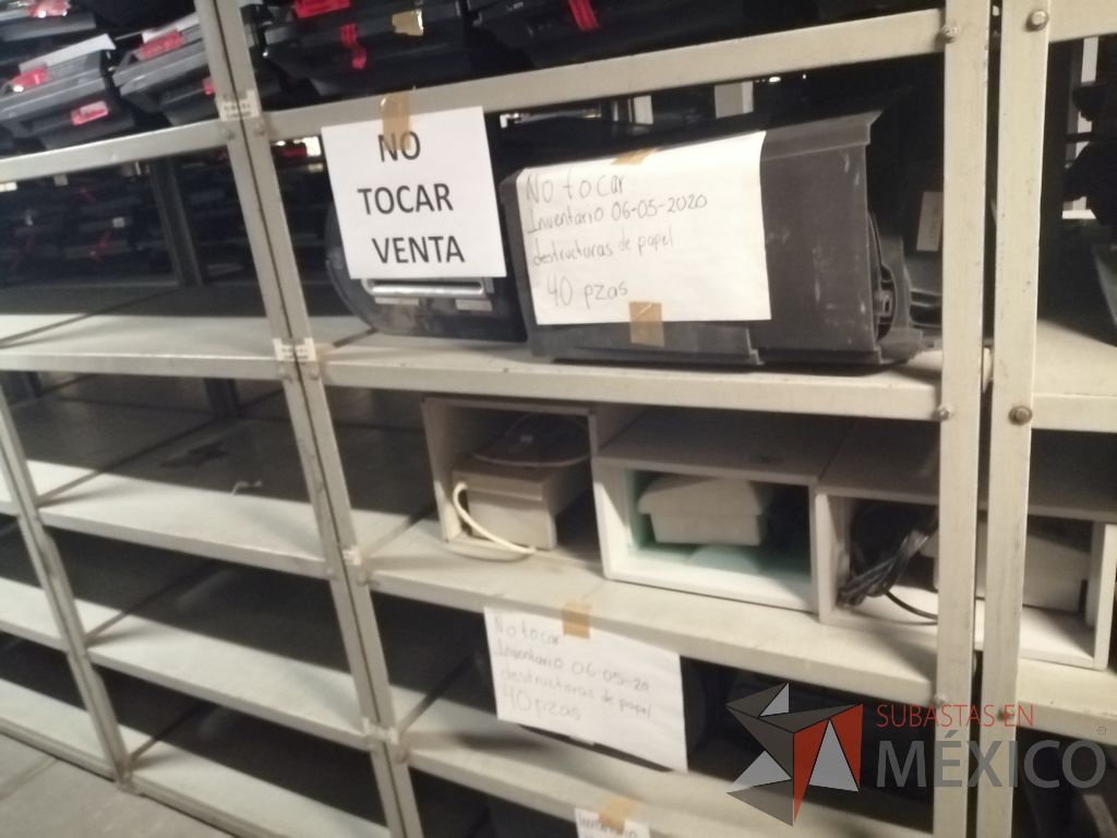 Lote 003 - Lote de 278 bienes diversos (Sillones, botiquines, trituradoras de papel, lámparas de "luz negra", loncheras metálicas...) - Imagen 165
