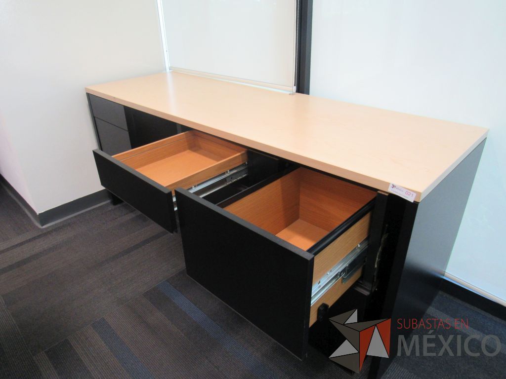 Lote 111 - Credenza con base tipo madera color negro, cubierta color beige y 6 cajones - Imagen 7