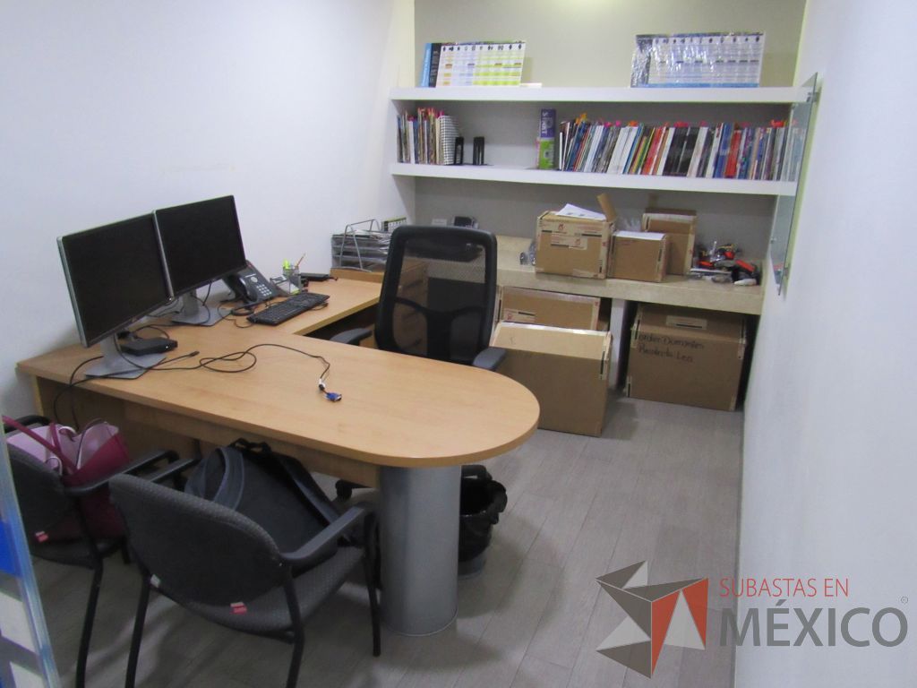 Lote 031 - Oficina ejecutiva con escritorio en escuadra, Pizarrón y archivero móvil - Imagen 9