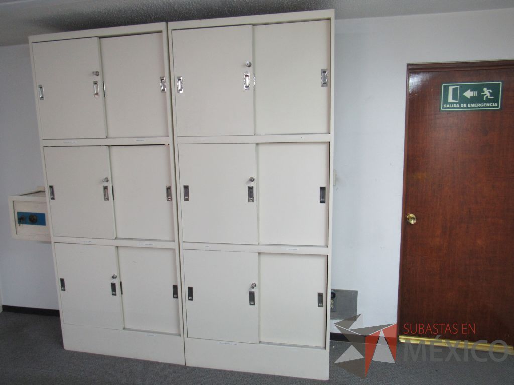 Lote 038 - Gabinete tipo madera con 6 puertas y 3 entrepaños color blanco - Imagen 2