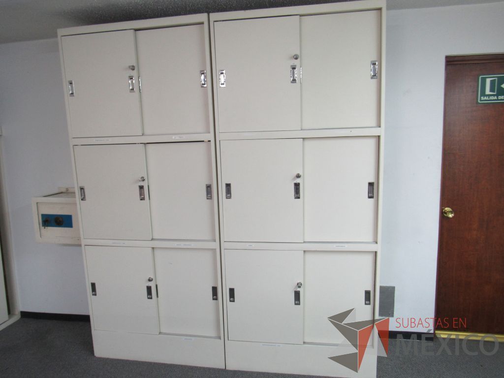 Lote 038 - Gabinete tipo madera con 6 puertas y 3 entrepaños color blanco