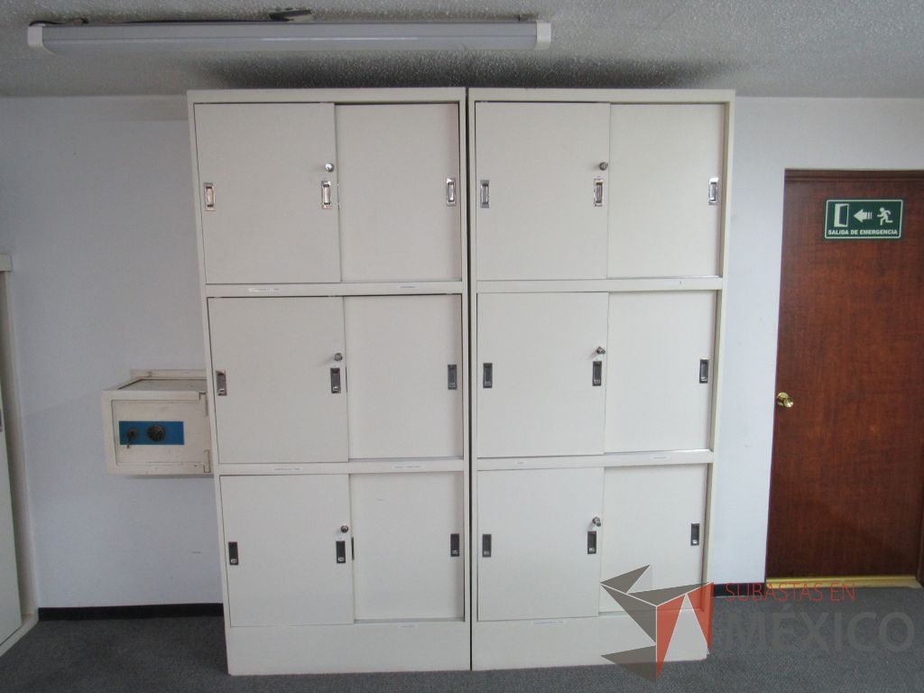 Lote 038 - Gabinete tipo madera con 6 puertas y 3 entrepaños color blanco - Imagen 4