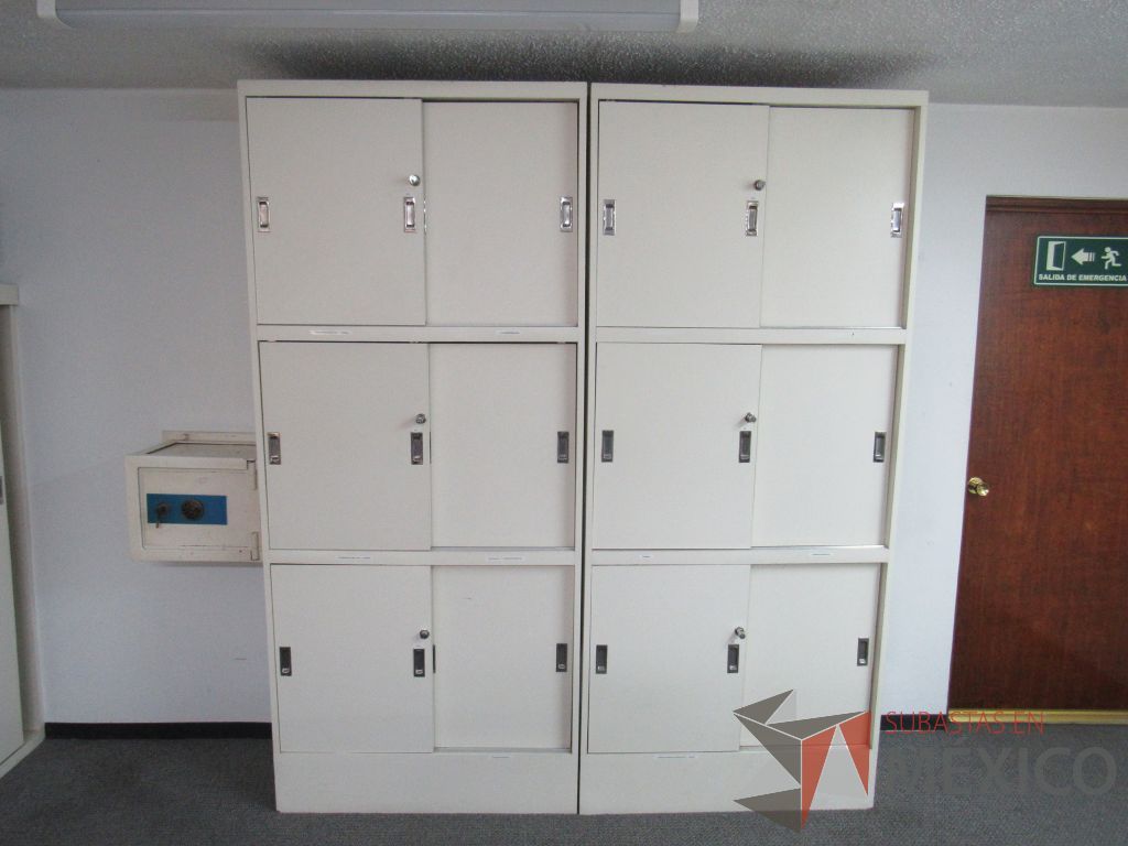 Lote 038 - Gabinete tipo madera con 6 puertas y 3 entrepaños color blanco - Imagen 5