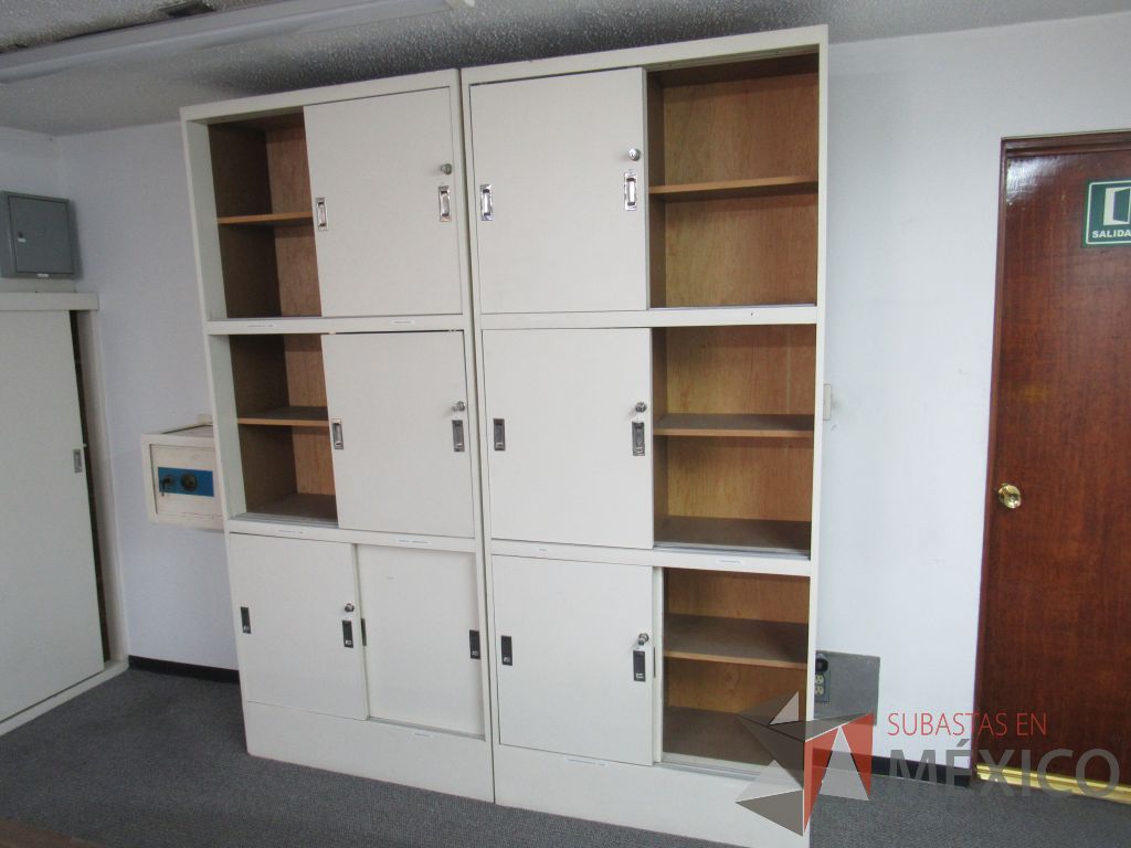 Lote 038 - Gabinete tipo madera con 6 puertas y 3 entrepaños color blanco - Imagen 7