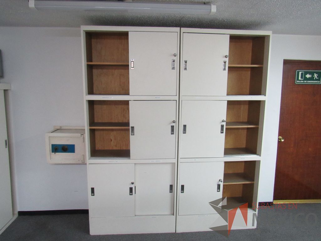 Lote 038 - Gabinete tipo madera con 6 puertas y 3 entrepaños color blanco - Imagen 8