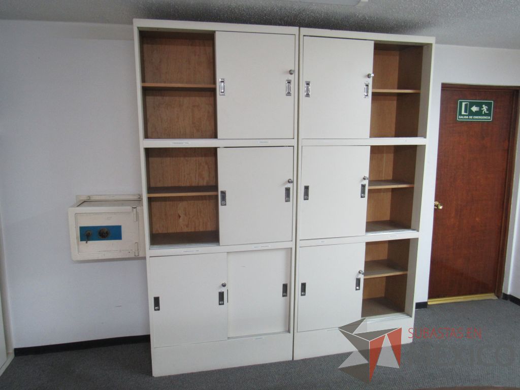 Lote 038 - Gabinete tipo madera con 6 puertas y 3 entrepaños color blanco - Imagen 9
