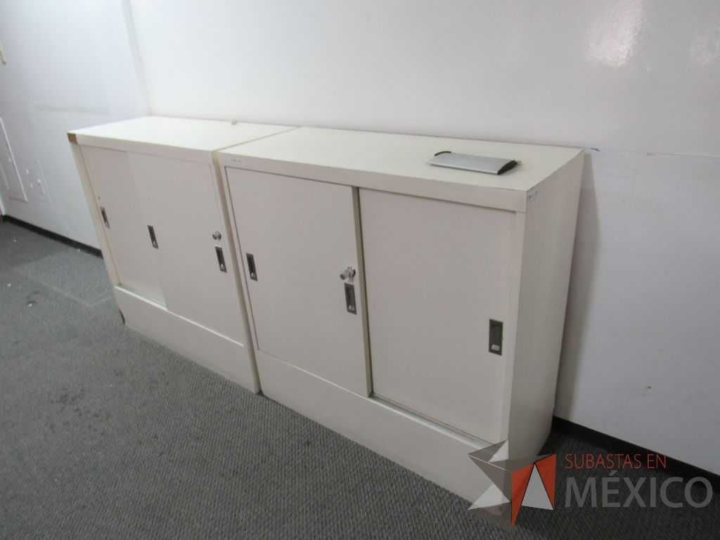 Lote 011 - Gabinete tipo madera con 2 puertas y 1 entrepaño color blanco - Imagen 2