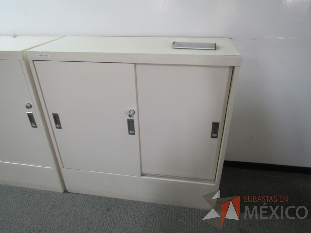 Lote 011 - Gabinete tipo madera con 2 puertas y 1 entrepaño color blanco - Imagen 5