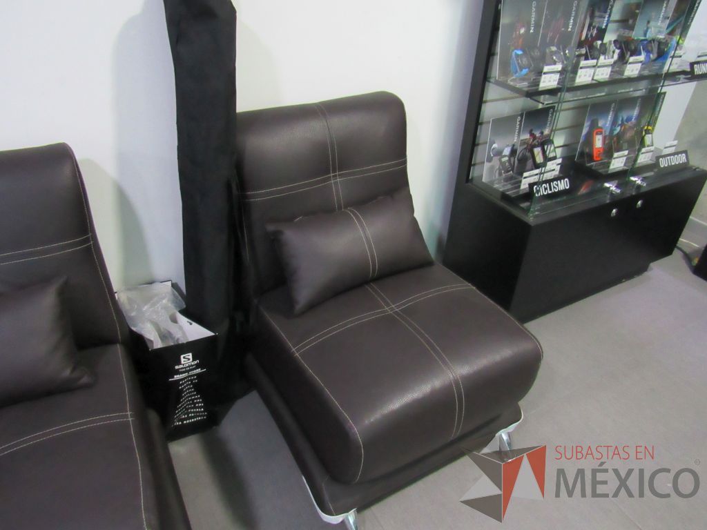 Lote 002 - Sillón de 1 plaza con cojín tipo piel color café - Imagen 3