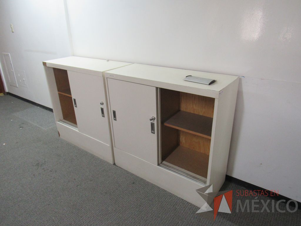 Lote 011 - Gabinete tipo madera con 2 puertas y 1 entrepaño color blanco