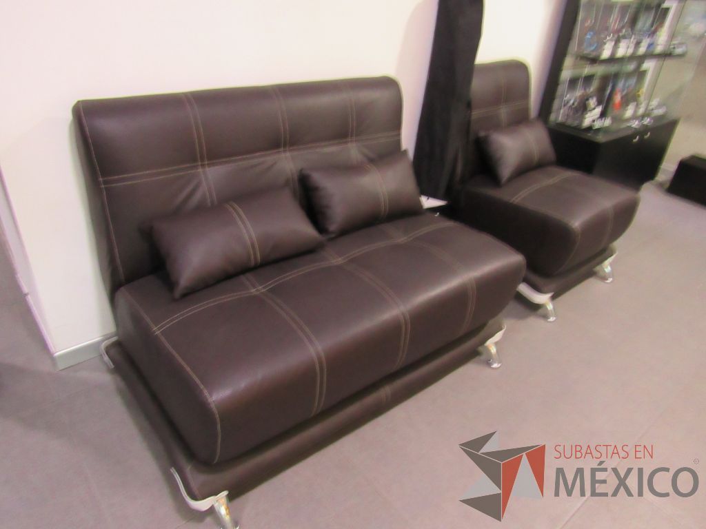 Lote 003 - Sillón de 2 plazas con 2 cojines tipo piel color café - Imagen 2
