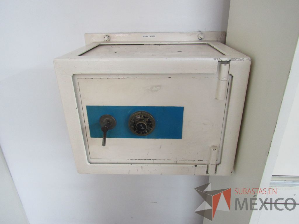 Lote 007 - Caja fuerte metálica con manija de combinación - Imagen 3