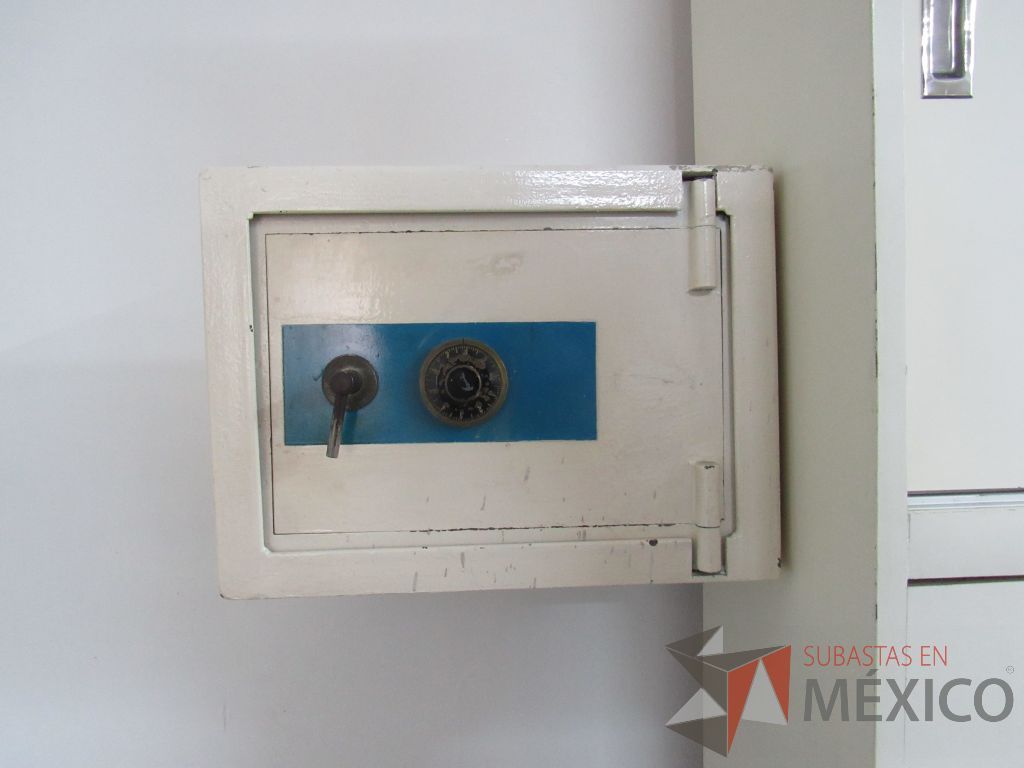Lote 007 - Caja fuerte metálica con manija de combinación - Imagen 5
