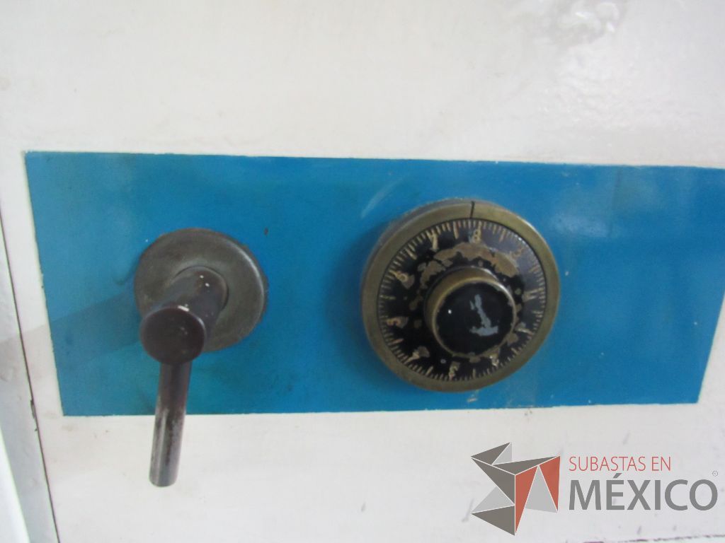 Lote 007 - Caja fuerte metálica con manija de combinación - Imagen 7