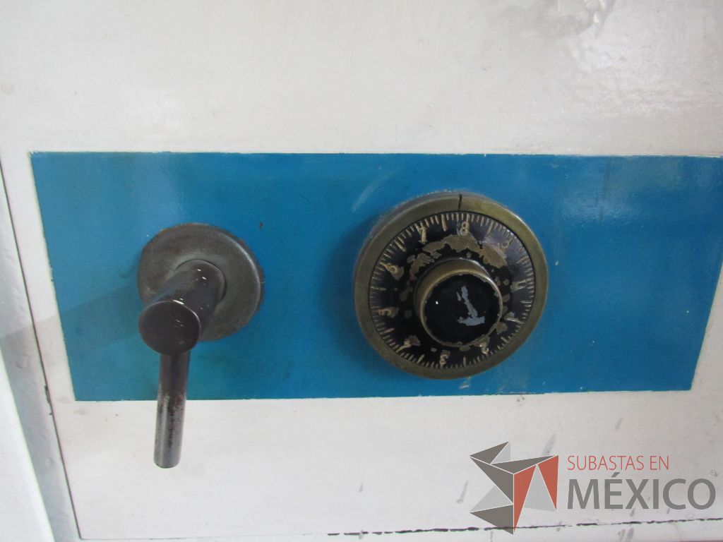 Lote 007 - Caja fuerte metálica con manija de combinación - Imagen 8