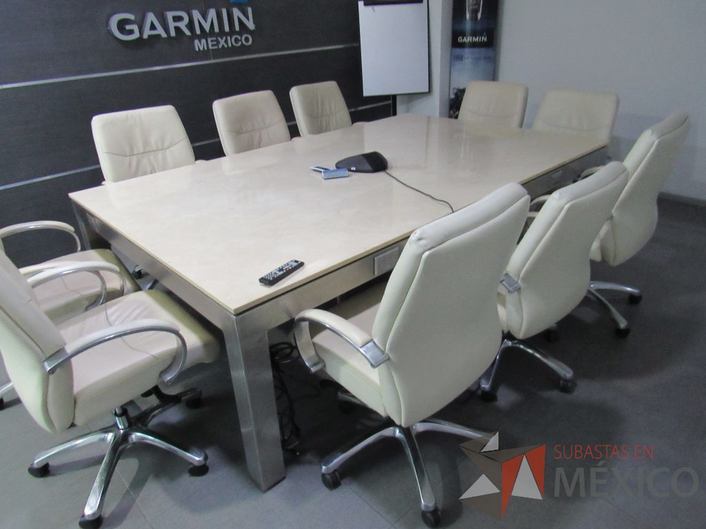 Lote 034 - Mesa de sala de juntas para 10 personas con base metálica y cubierta tipo marmol color beige, recomendamos inspeccionar - Imagen 2