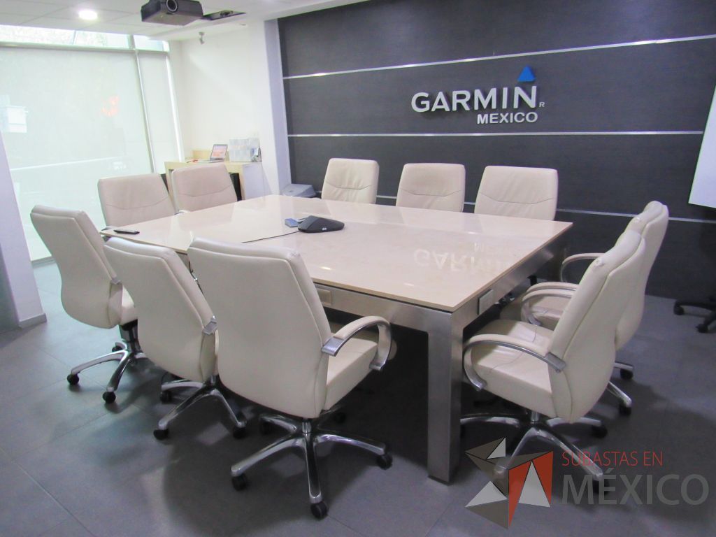 Lote 034 - Mesa de sala de juntas para 10 personas con base metálica y cubierta tipo marmol color beige, recomendamos inspeccionar - Imagen 4