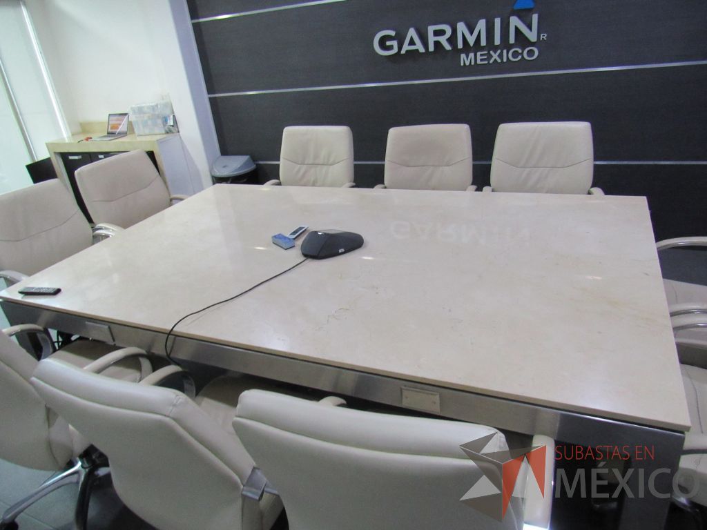 Lote 034 - Mesa de sala de juntas para 10 personas con base metálica y cubierta tipo marmol color beige, recomendamos inspeccionar - Imagen 5