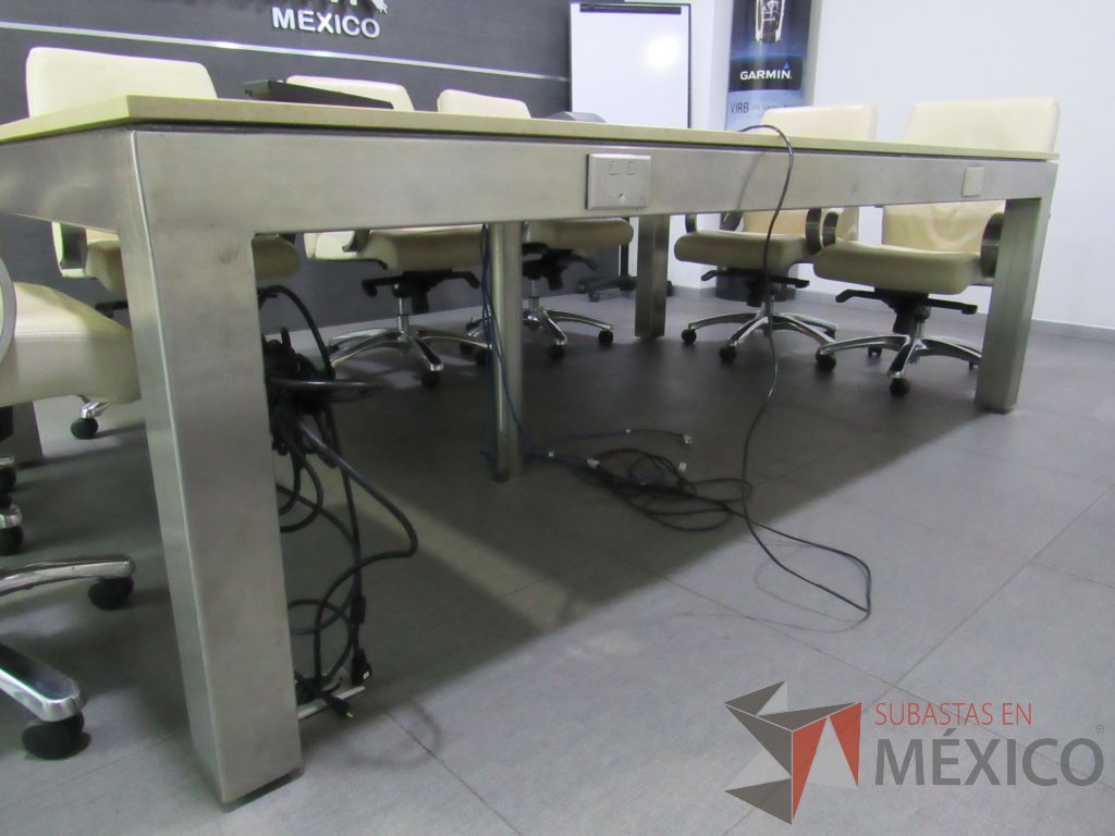 Lote 034 - Mesa de sala de juntas para 10 personas con base metálica y cubierta tipo marmol color beige, recomendamos inspeccionar - Imagen 6
