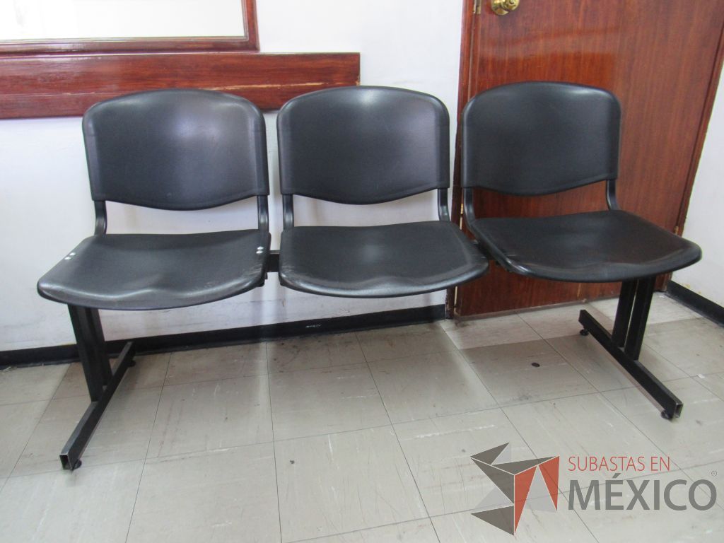 Lote 002 - Banca de espera de 3 plazas con base metálica color negro - Imagen 3