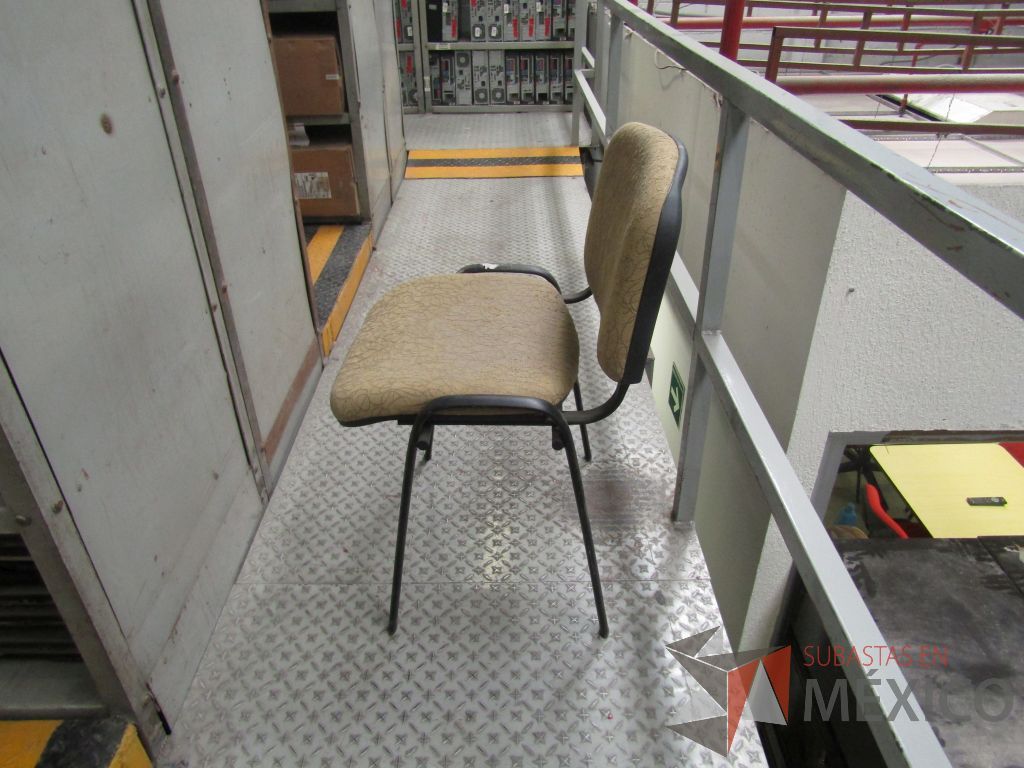 Lote 002 - Lote de 250 Sillas de diferentes tipos (tipo cajero, de comedor, ejecutiva, tipo trineo) - Imagen 56